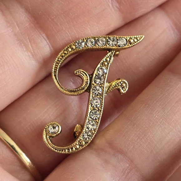 Vintage letter F brooch pin alphabet initial name alphabet gold tone - Picture 8 of 8